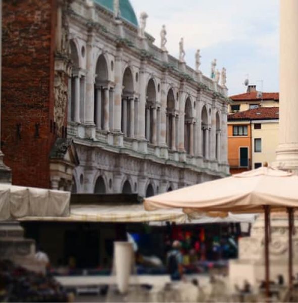Thursdays&#8217; Town Market in downtown Vicenza