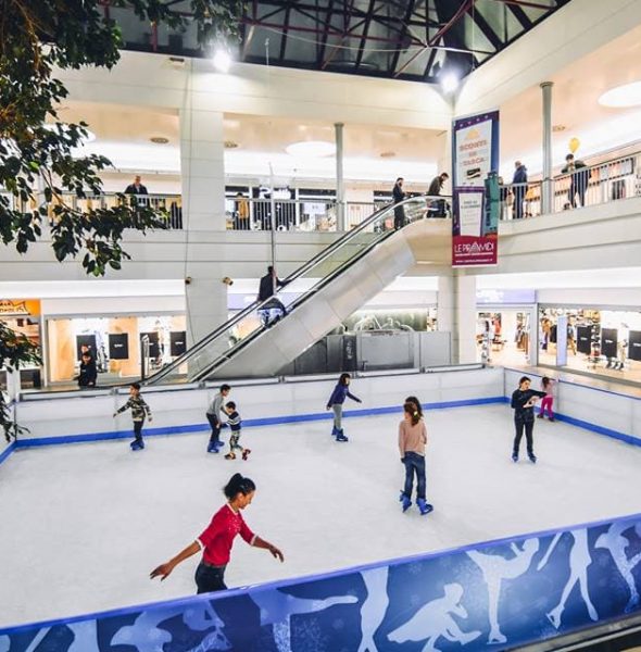 Ice skating rink at Le Piramidi Mall